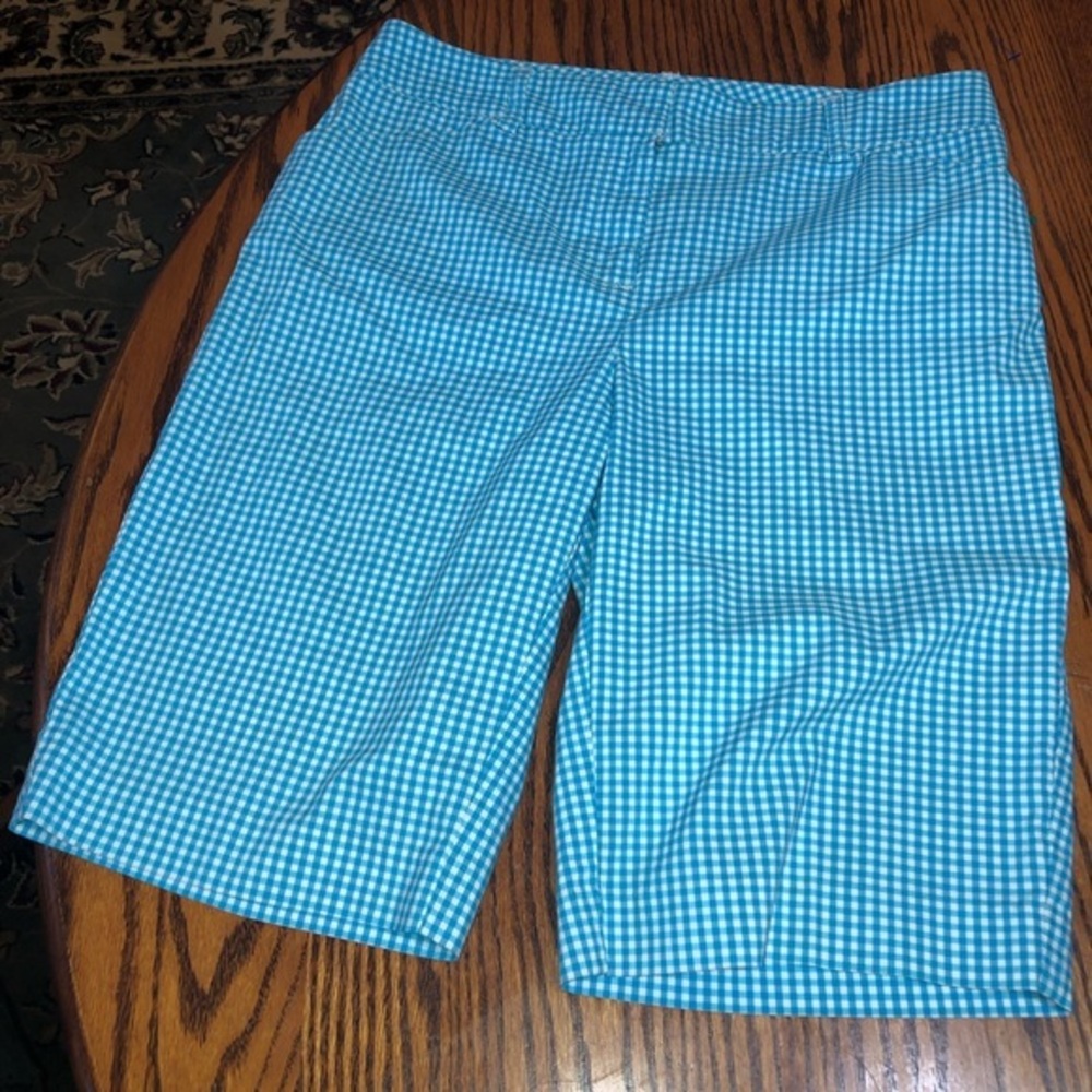 JONES NEW YORK SPORT STRETCH SIZE 6 BLUE AND WHITE CHECKERED SHORTS EUC